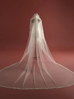 Noel Veil